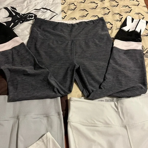 (3) EUC VS PINK LEGGINGS SIZE LARGE - Picture 4 of 9